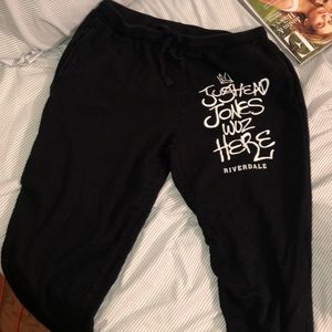 “Jughead Jones wuz here” sweatpants.